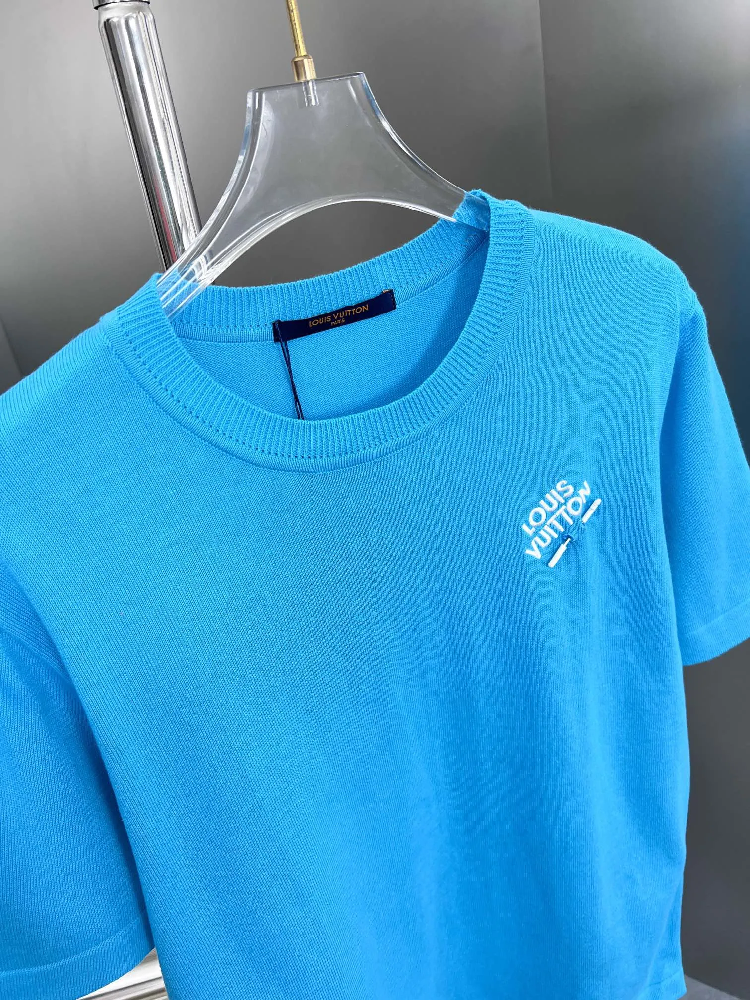 🅿️200 High Quality Lv 2025 Spring and Summer Pin🧷Short Sleeve Knitted Same as Official Website Customized Sweater Neck➕Front Chest Pin🧷Design High Density Imported Embroidery Custom Dyed Wool Yarn S M L XL